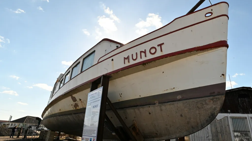 V Pasohlávkách opravují loď Munot z roku 1936