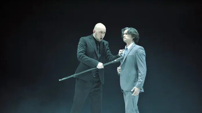 Jan Šťáva (vlevo) jako Mefisto a José Manuel coby Faust