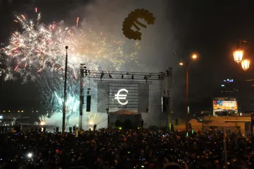 Z Česka i ze Slovenska se staly automobilové velmoci. Liší se pohledem na euro