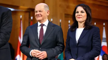 Končící německá ministryně zahraničí Annalena Baerbocková spolu s kancléřem Olafem Scholzem