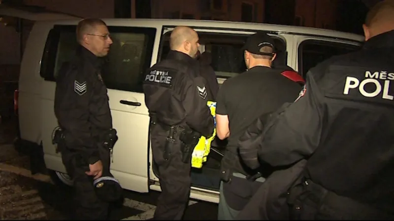 Strážníci se chystají k odjezdu