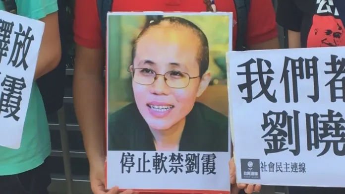 Demonstrace na podporu básnířky Liou Sia