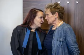 Za usmrcení vůdce sekty udělil soud 12 a 13 let vězení