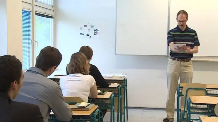 Rozdávání maturitních zadání na Gymnáziu Matyáše Lercha v Brně
