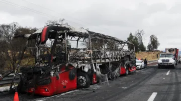 Zničený autobus v Mexiku