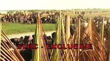 Srílanští civilisté opouštějí bojovou zónu