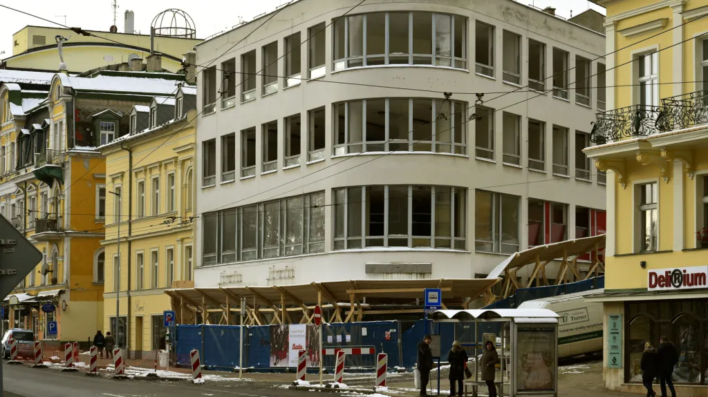 Baťovský dům před demolicí