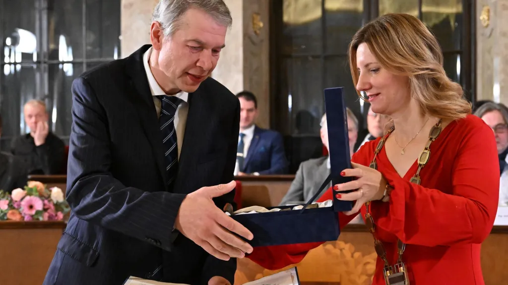 Kardiolog Tomáš Kára přebírá Cenu města Brna (30. ledna 2024)