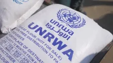 Mouka s logem UNRWA