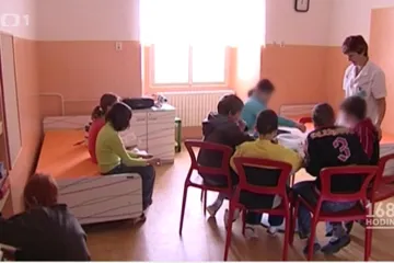 „Nezlobte se, máme plno“. Dětské psychiatrii zoufale chybí lůžka i lékaři, stav pacientů se mezitím zhoršuje