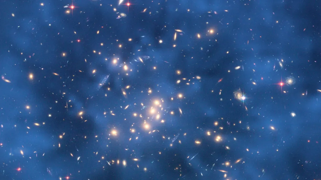 Prstenec temné hmoty na modelu kupy galaxií ZwCL0024+1652