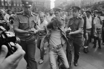 Komunisté nutili disidenty k vystěhování. Vědci teď zkoumají traumata jejich dětí