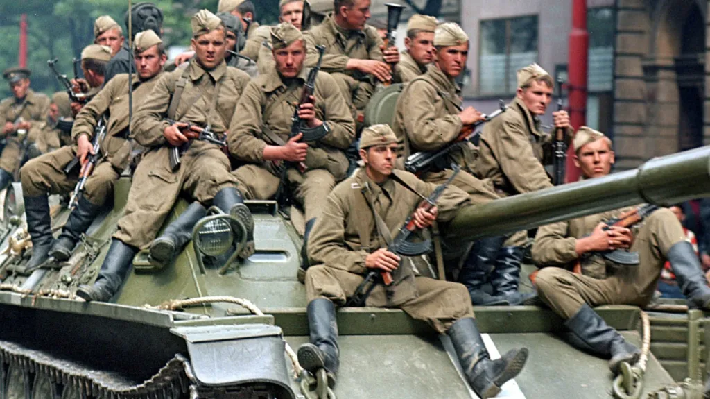 Sovětští vojáci 21. srpna 1968 v Praze
