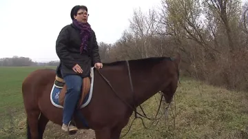 K pátrání po padlých vojácích ji přivedla láska ke koním