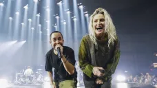 Mike Shinoda a Emily Armstrongová