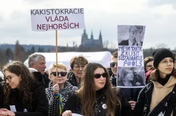 Na pražské Letné začala demonstrace Milionu chvilek