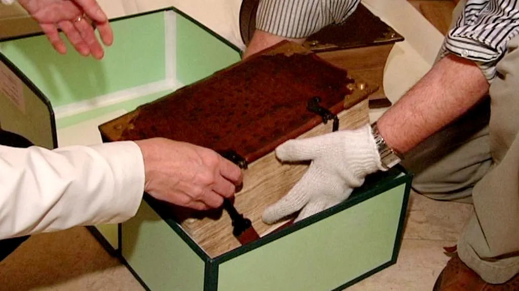 Pernštejnské archiválie
