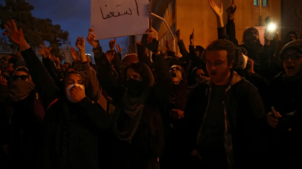 Íránci v Teheránu vyjádřili solidaritu příbuzným obětí z ukrajinského letadla