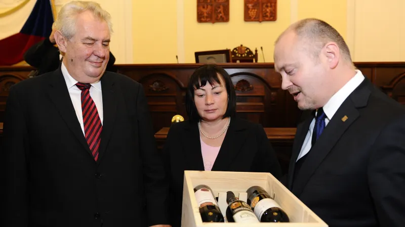 Dar od Michala Haška pro prezidentský pár
