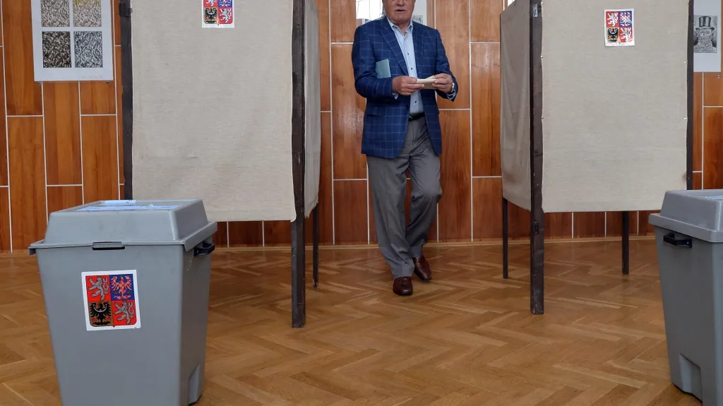 Václav Klaus volí do Evropského parlamentu