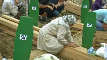 Šestnácté výročí masakru ve Srebrenici