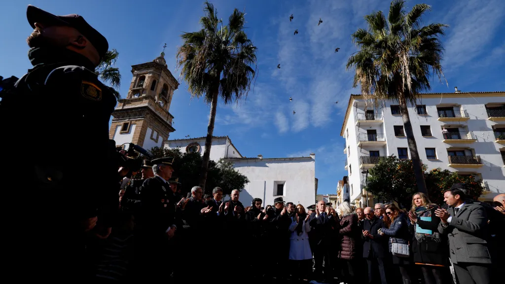 Pietní shromáždění ve městě Algeciras po útoku mačetou na tamní kostely, leden 2023