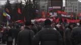 Zpravodajka ČT v Charkově: Ruské, charkovské i carské vlajky