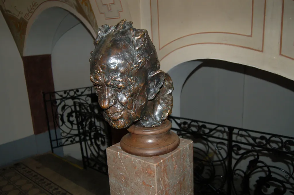 Ve zrekonstruovaném přízemí kolínské radnice byla v prosinci 2013 odhalena busta Josefa Sudka