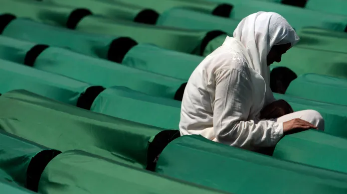 Šestnácté výročí masakru ve Srebrenici