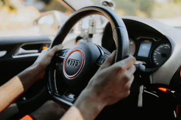 Auto, které jelo téměř dvě stě kilometrů v hodině, řídil čtrnáctiletý chlapec