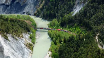 Nejslavnější švýcarský spoj Glacier Express