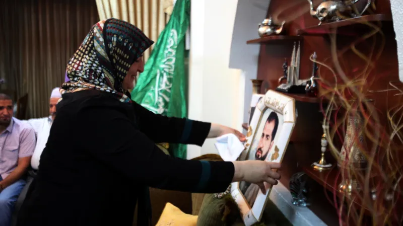Palestinská rodina se připravuje na návrat svého příbuzného z izraelského vězení