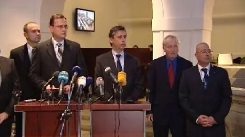 Brífink ODS a premiéra Fischera k rozpočtu