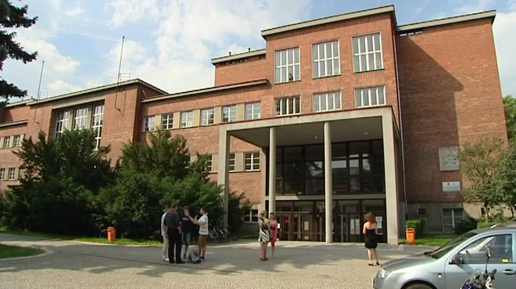 Obchodní akademie v Hradci