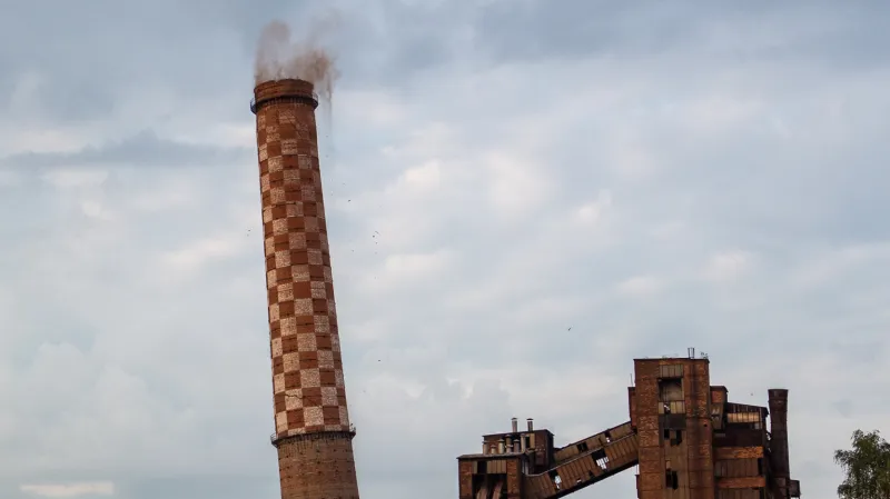 Komín poslalo k zemi sto kilo výbušniny