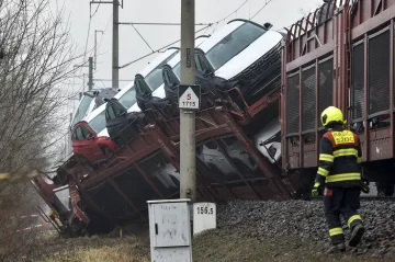 Na hlavním koridoru se srazily dva nákladní vlaky. Dopravu u Otrokovic zajišťují autobusy