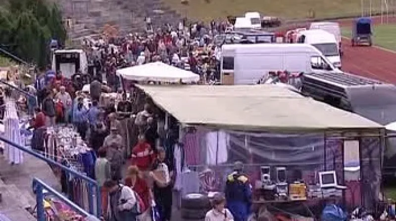 Ostrý spor mezi provozovateli nedělní burzy a radnicí v Karlových Varech vyvolal nový tržní řád.