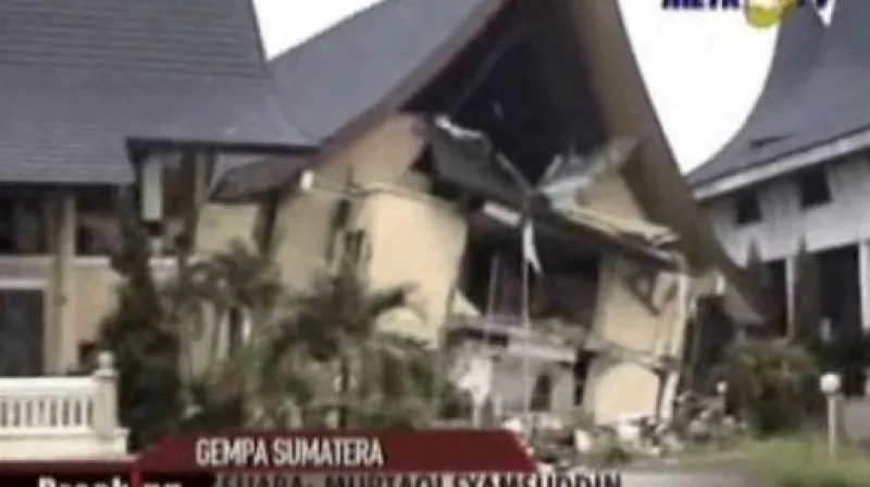 Silné zemětřesení si vyžádalo nejméně 200 obětí