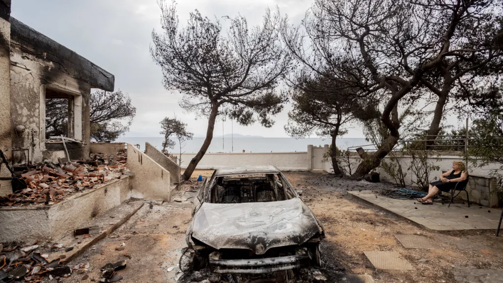 Důsledky veder v Řecku - požáry a zničená půda