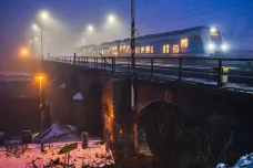 Kvůli poškozenému mostu v Brně budou jezdit vlaky do Zastávky z dolního nádraží
