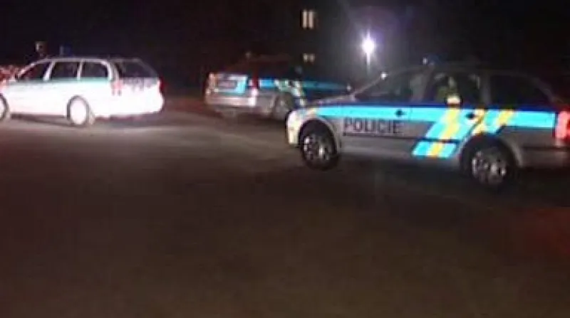 Královéhradecká policie vyšetřuje útok několika desítek Romů na ghetto ve Smiřicích.