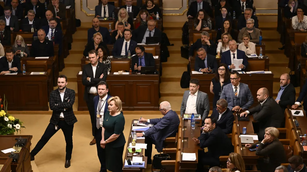 Jednání Poslanecké sněmovny protáhly obstrukce