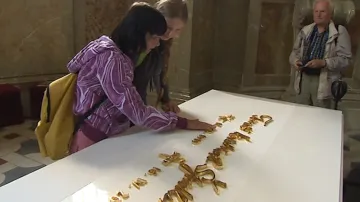 Nevidomí poutníci dostali unikátní příležitost osahat si velehradské artefakty