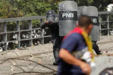 Protesty Venezuelanů proti Madurovi mají zřejmě už 26 obětí. Ministr obrany mluví o státním převratu
