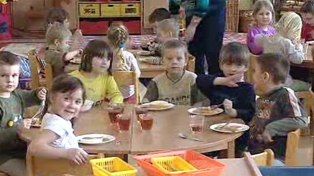 Děti v MŠ při obědě