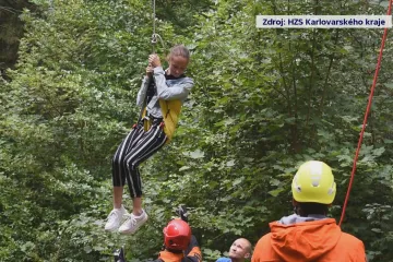 V Mariánských Lázních se porouchala lanovka, lidi dostali na zem hasiči