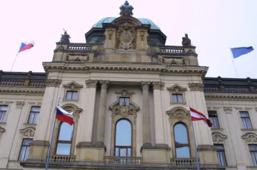 Před úřadem vlády se sejdou rozhořčení skláři a budou žádat pomoc