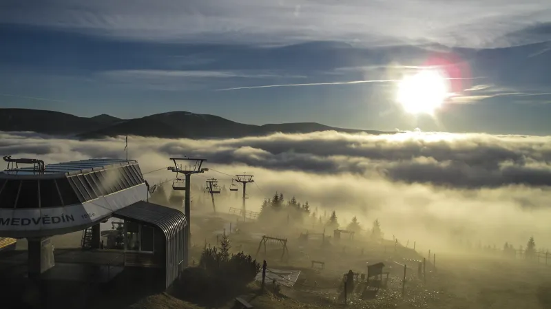 Inverze na konečné stanici lanovky Špindlerův Mlýn - Medvědín