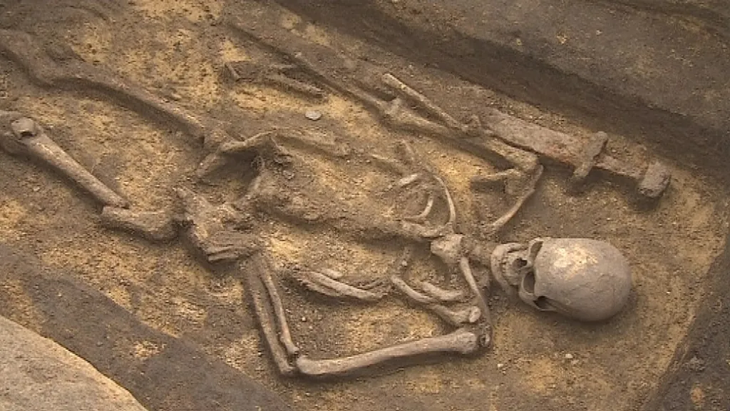 Nalezená kostra velkomoravského bojovníka