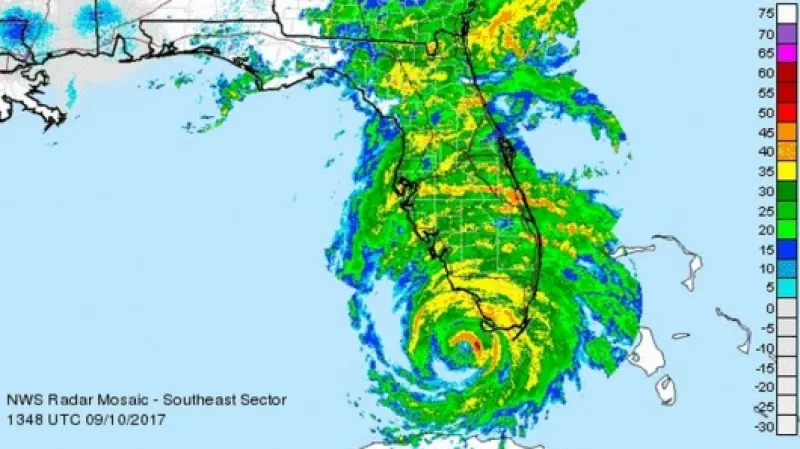 Snímky amerického centra pro sledování počasí